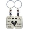 LLAVERO DOBLE PERSONALIZADO EN ZAMAK BAÑO PLATA Y CUERO. MODELO CADA PASO CORA