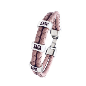 PULSERA PERSONALIZADA CON NOMBRES FABRICADA CON CUERO NACIONAL Y ZAMAK BAÑO PLATA. MODELO DOBLE NOMBRES (ROSA)