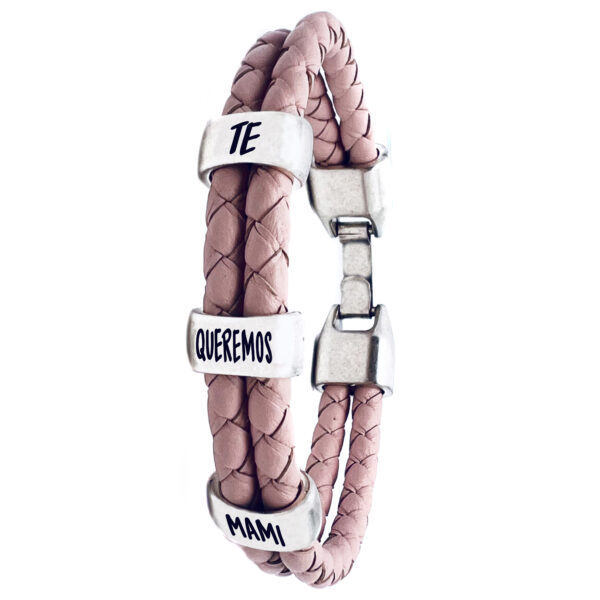 PULSERA CON NOMBRES FABRICADA CON CUERO NACIONAL Y ZAMAK BAÑO PLATA. MODELO TE QUIERO MAMI