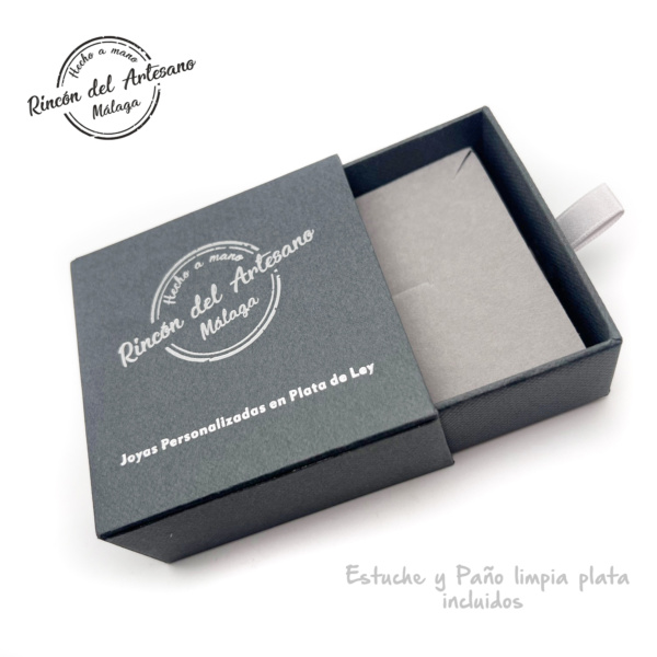 COLGANTE AURICULARES PERSONALIZADO CON NOMBRE – FABRICADO PLATA DE LEY 925 – HECHO A MANO EN ESPAÑA – JOYERÍA UNISEX – 25X25MM – REGALO ÚNICO – MODELO AURICULAR