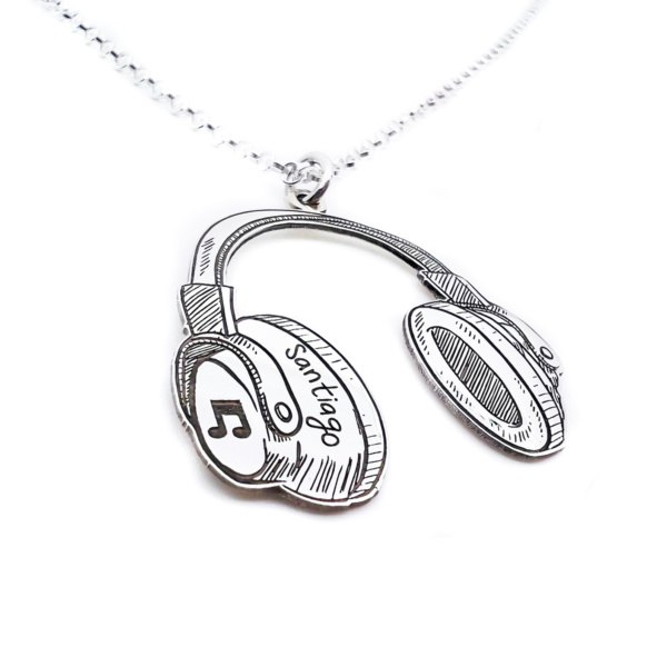COLGANTE AURICULARES PERSONALIZADO CON NOMBRE – FABRICADO PLATA DE LEY 925 – HECHO A MANO EN ESPAÑA – JOYERÍA UNISEX – 25X25MM – REGALO ÚNICO – MODELO AURICULAR