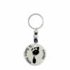 LLAVERO PERSONALIZADO DE ZAMAK BAÑO PLATA CON NOMBRE Y HUELLA – REGALO GRABADO ARTESANAL – HECHO EN MÁLAGA – LLAVERO CON NOMBRE PARA MAMÁ, PAREJAS. (TE QUIERO MAMI HUELLAS 1190)
